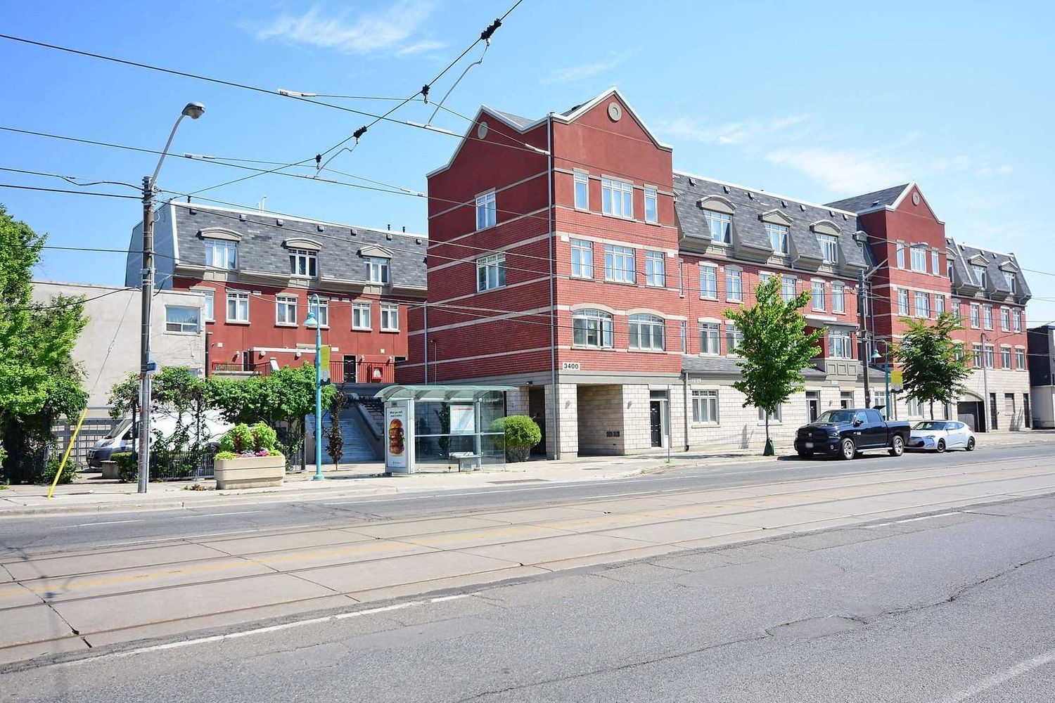 3400 Lake Shore Boulevard W. 29th Street Lofts is located in  Etobicoke, Toronto - image #1 of 2