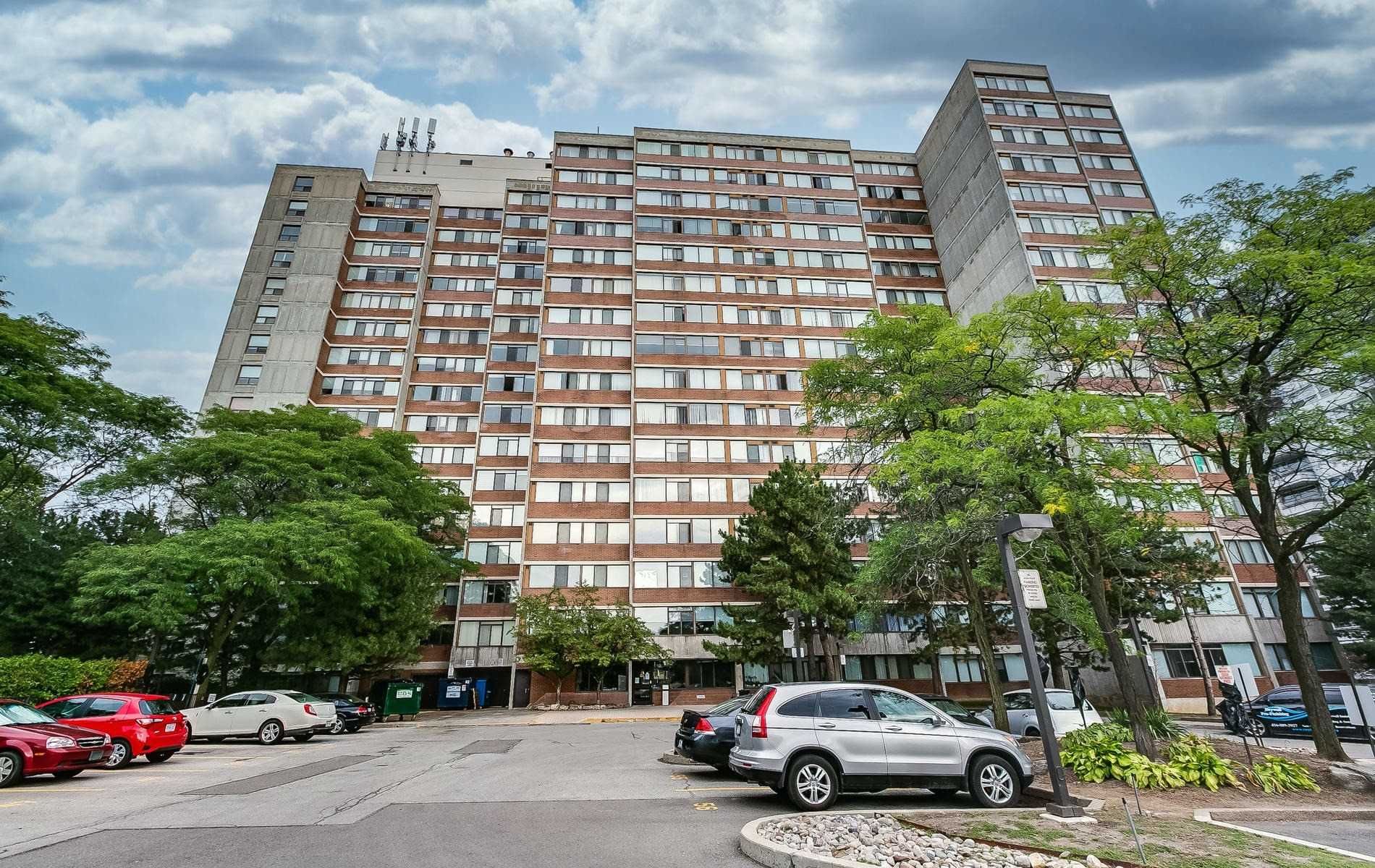3000 Bathurst St 3000 Bathurst Street Condos 1 Bed + Den 1 Bath