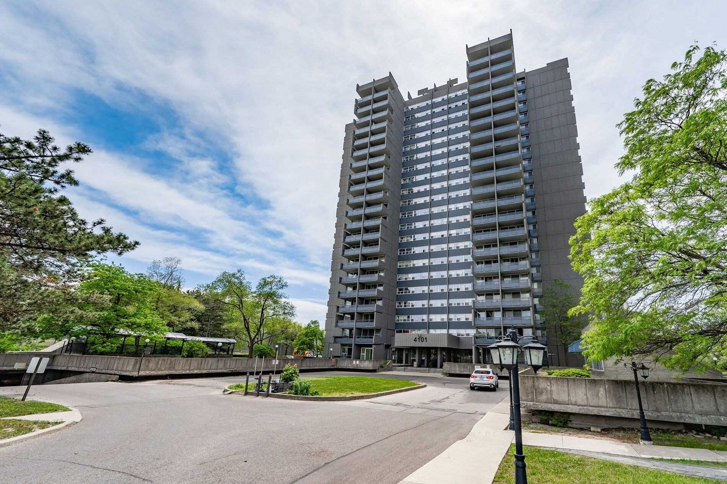 4101 Sheppard Avenue E. 4091-4101 Sheppard Avenue East Condos is located in  Scarborough, Toronto - image #1 of 2