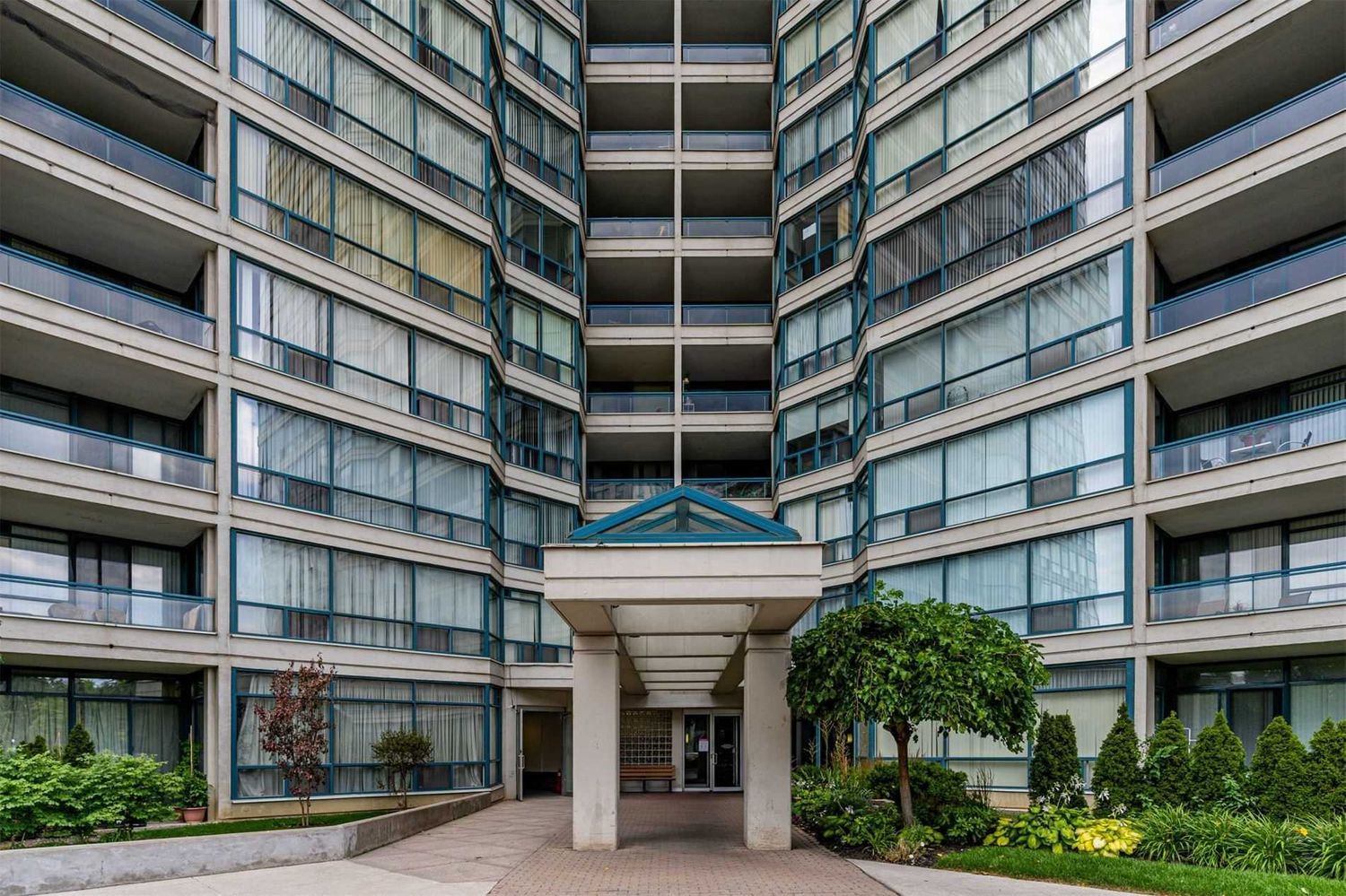 4725 Sheppard Avenue E. 4725 Sheppard Condos is located in  Scarborough, Toronto - image #2 of 3