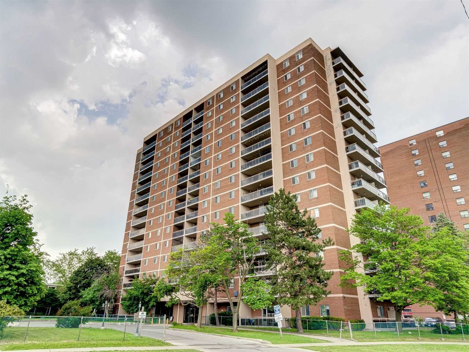 49 Silverstone Drive. 49 Silverstone Drive Condos is located in  Etobicoke, Toronto - image #1 of 3