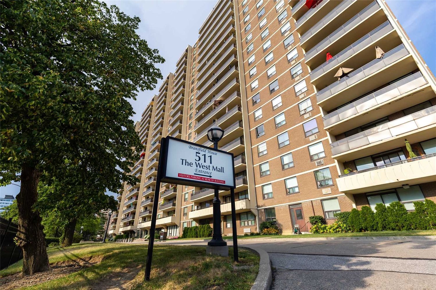511 The West Mall. 511 The West Mall Condos is located in  Etobicoke, Toronto - image #2 of 2