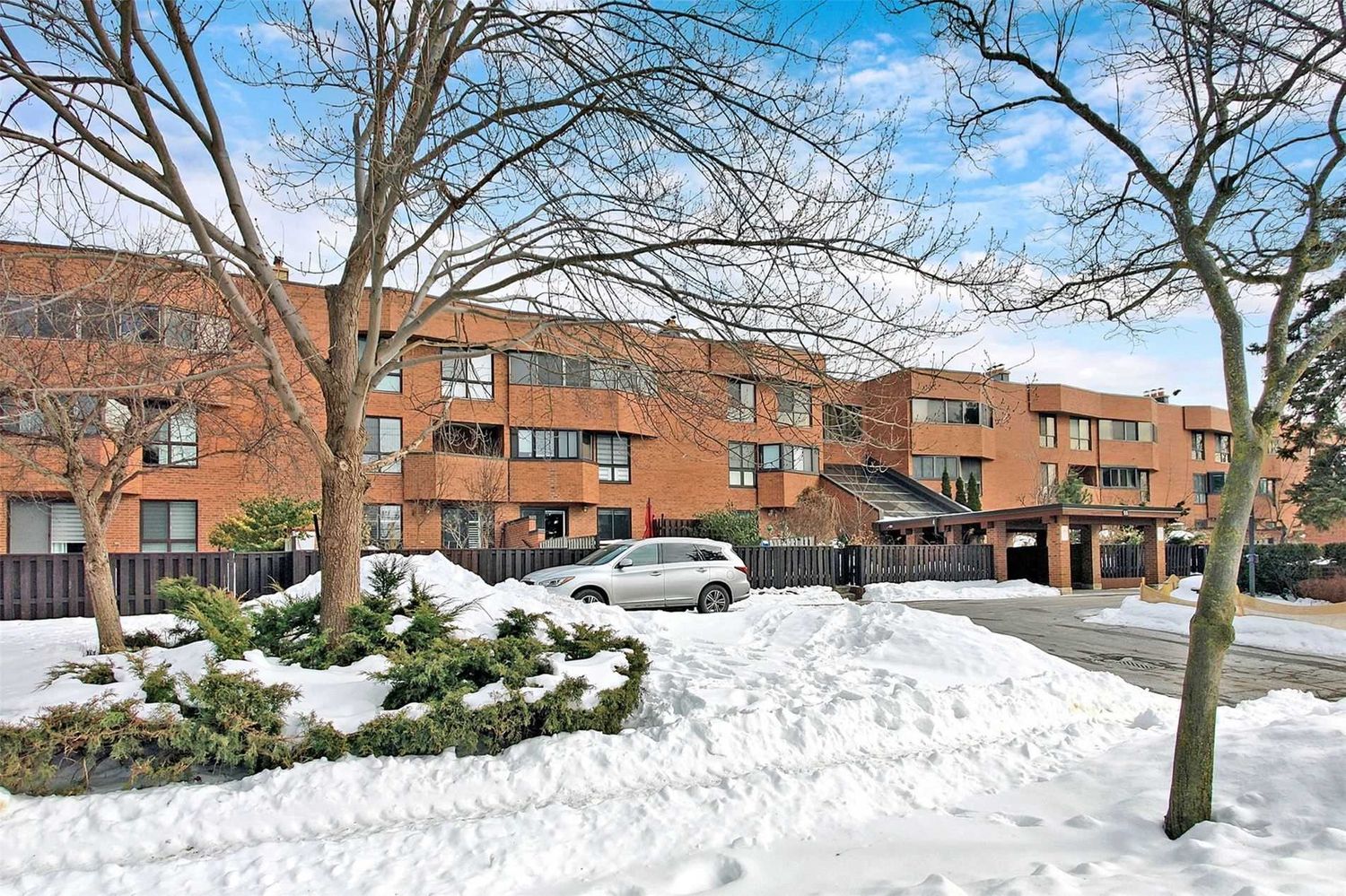 55 Carscadden Drive. 55 Carscadden Drive Condos is located in  North York, Toronto - image #1 of 2