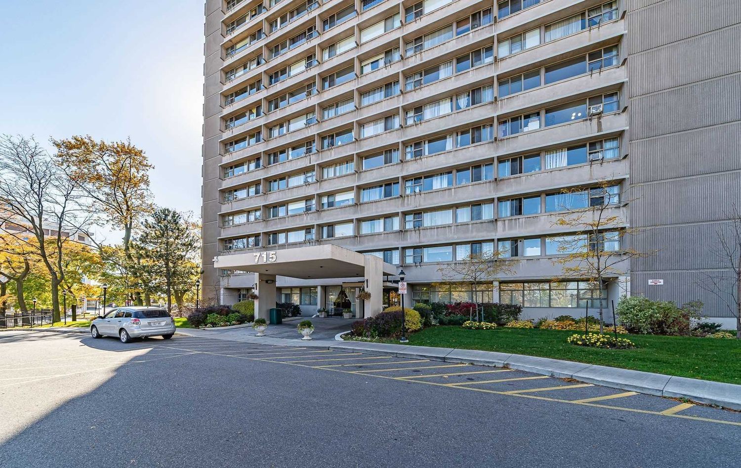 715-735 Don Mills Road. 715 Don Mills Condos is located in  North York, Toronto - image #2 of 2