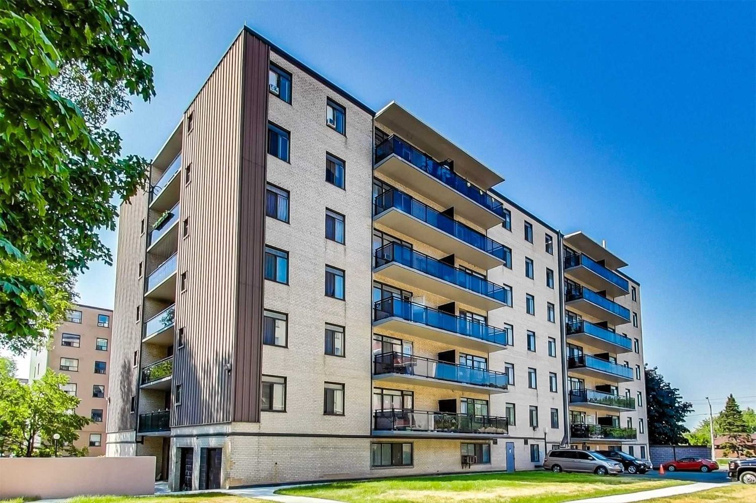 825 Kennedy Road. 825 Kennedy Road Condos is located in  Scarborough, Toronto - image #1 of 2