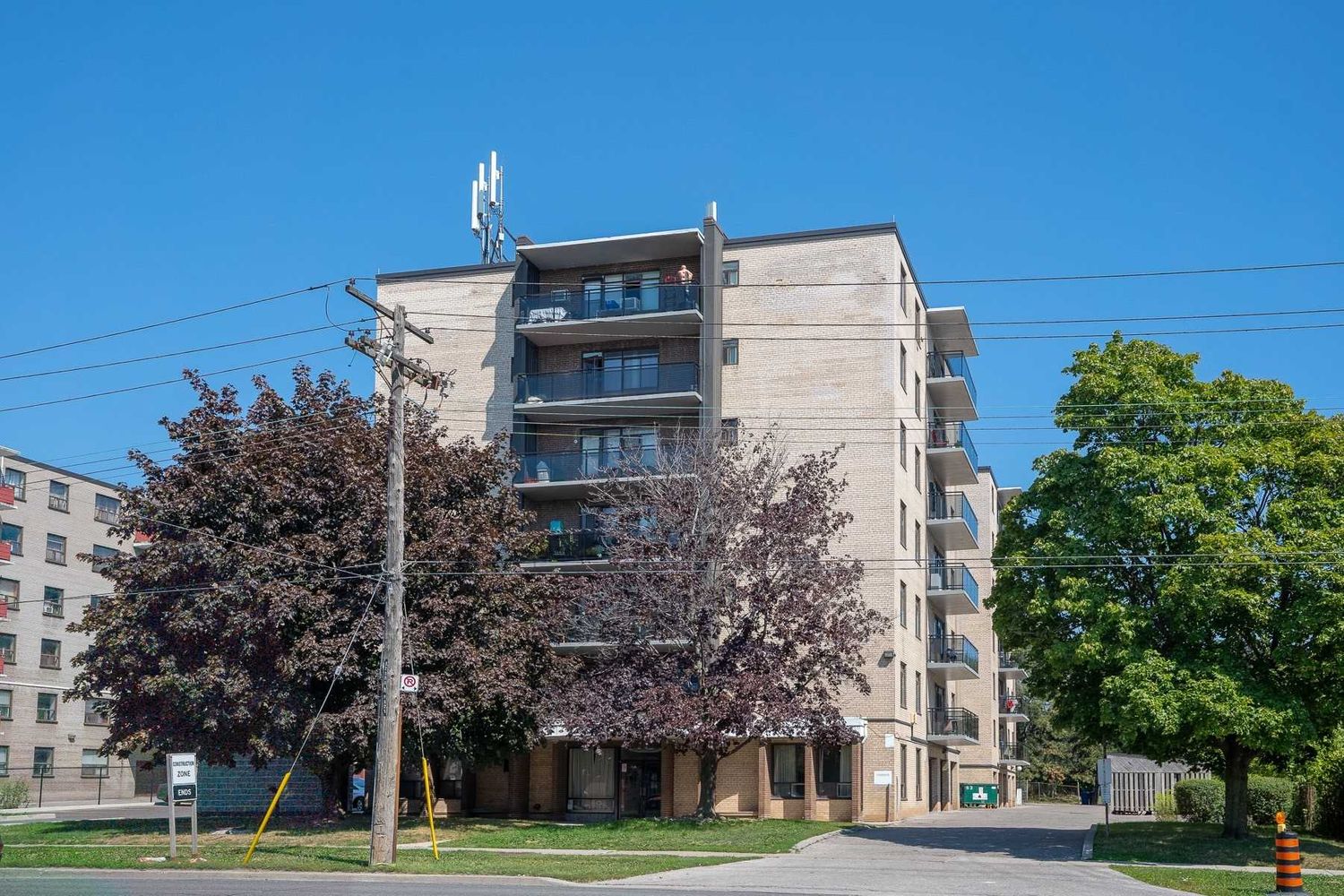 825 Kennedy Road. 825 Kennedy Road Condos is located in  Scarborough, Toronto - image #2 of 2