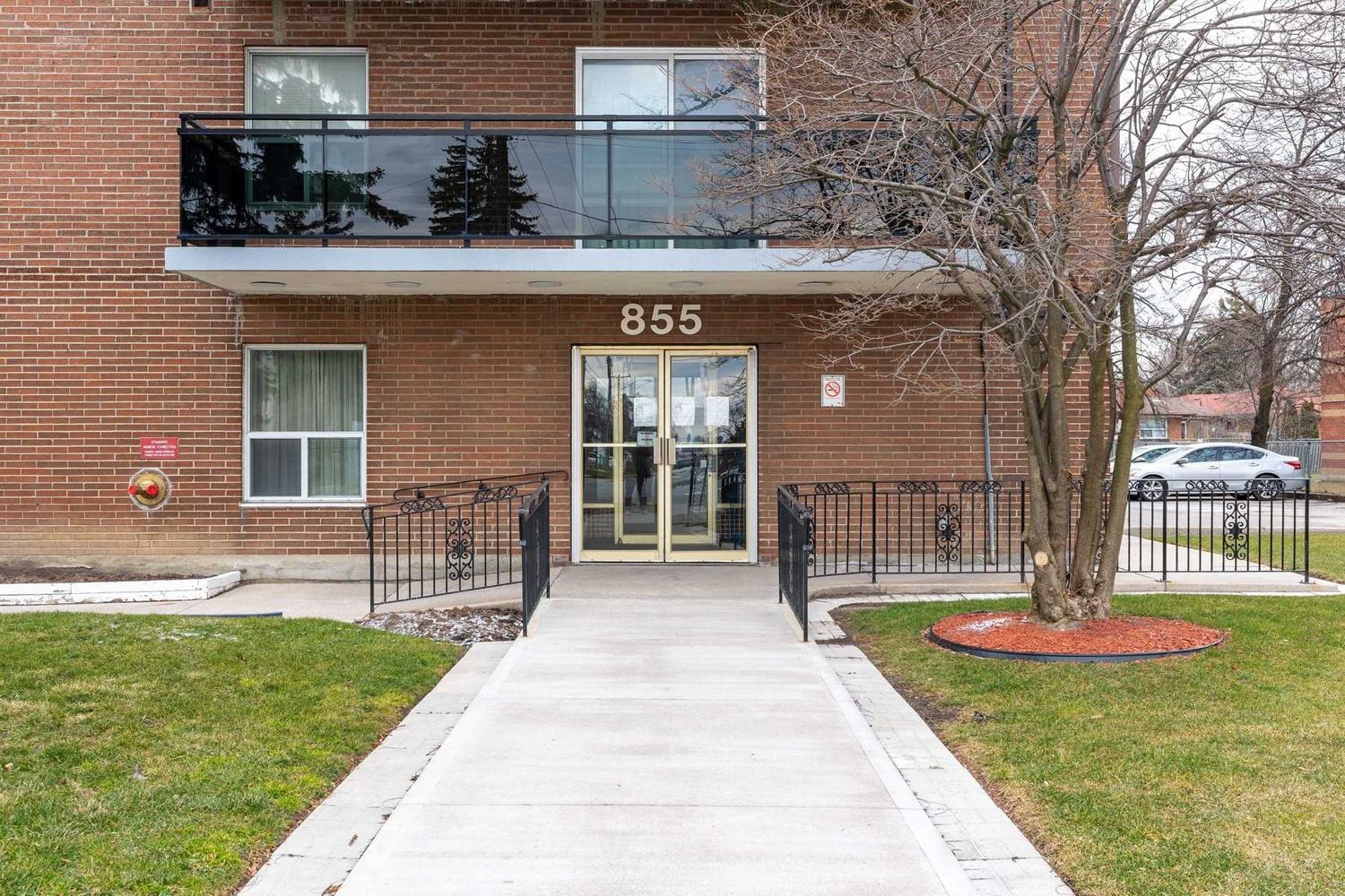 855 Kennedy Road. 855 Kennedy Road Condos is located in  Scarborough, Toronto - image #2 of 3