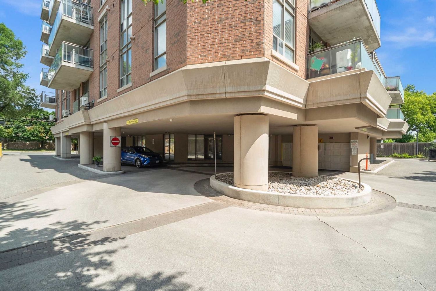 801 Sheppard Avenue. Acclaim Condos is located in  North York, Toronto - image #2 of 2