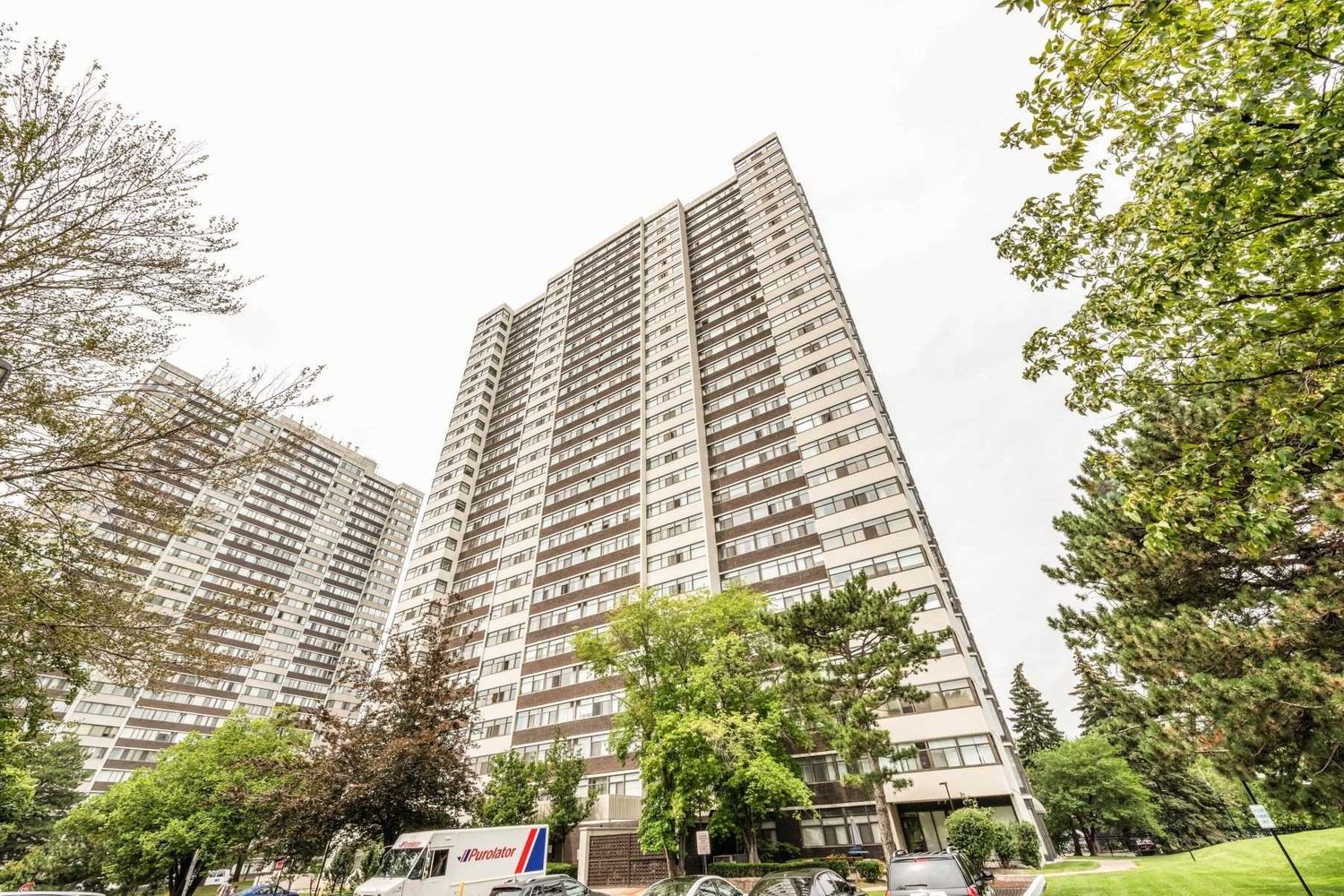 100 Antibes Drive. Antibes Court Condos is located in  North York, Toronto - image #1 of 2