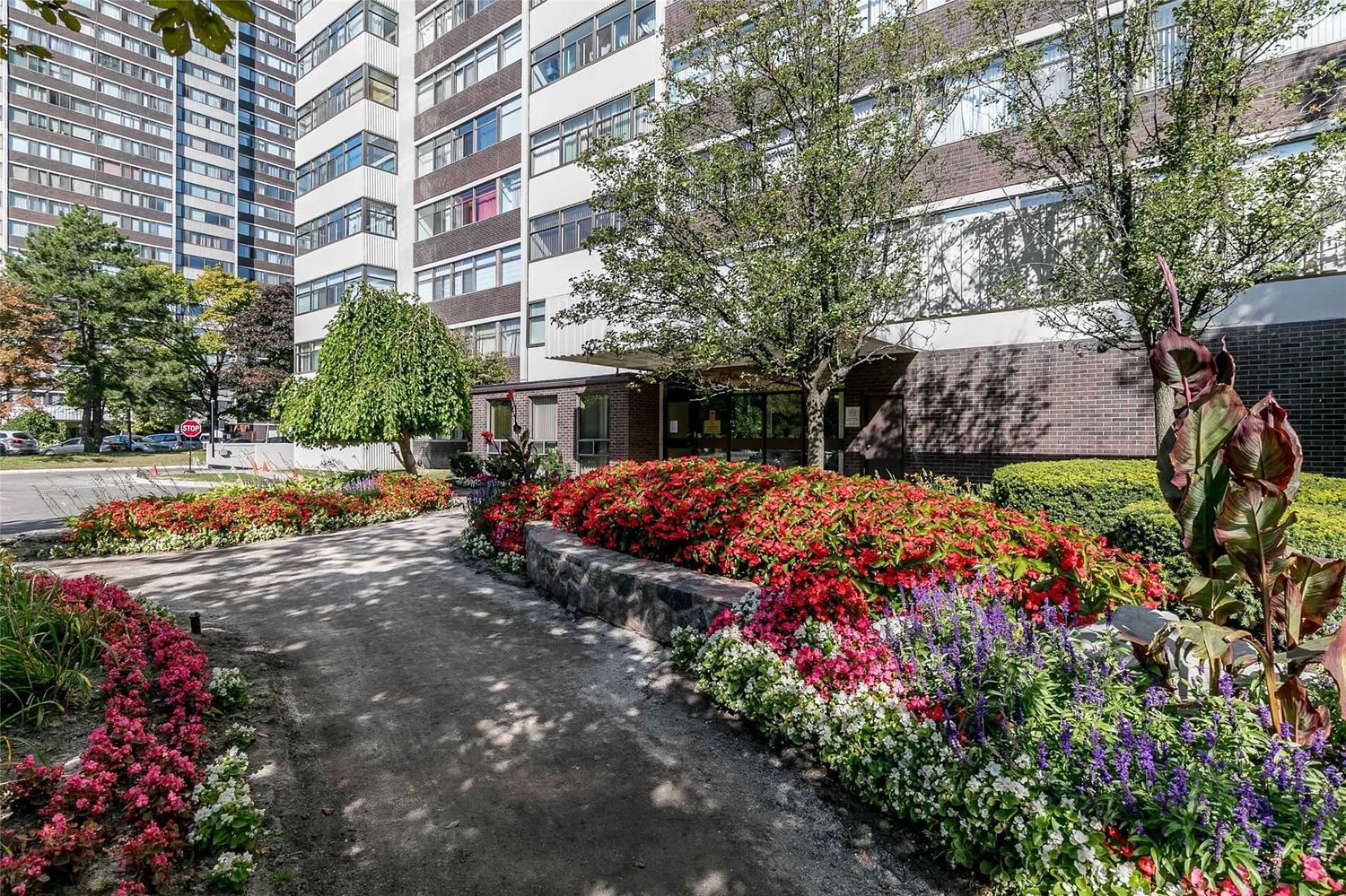 100 Antibes Drive. Antibes Court Condos is located in  North York, Toronto - image #2 of 2
