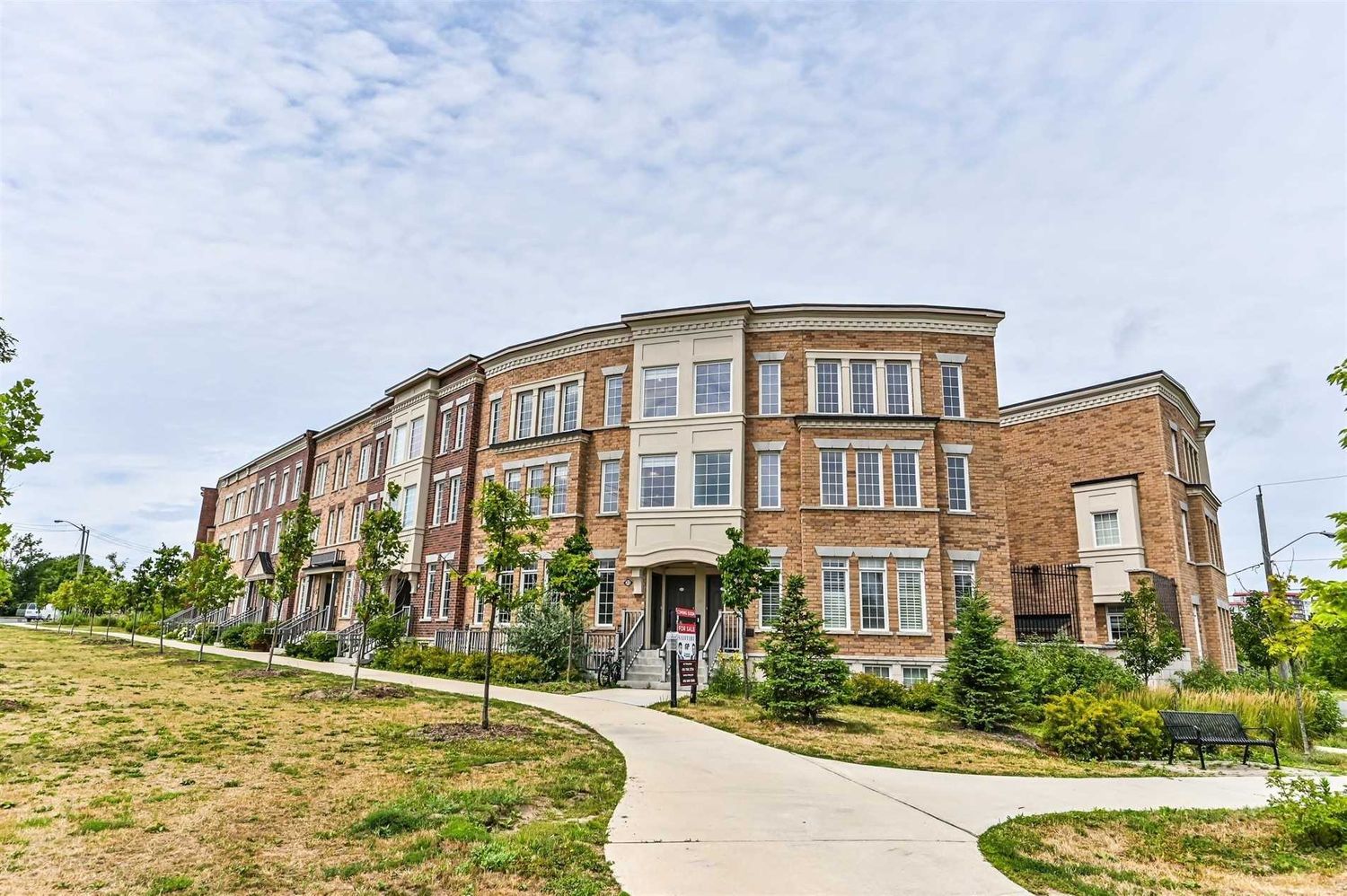 11-35 Island Road. Beach House Towns is located in  Scarborough, Toronto - image #1 of 2
