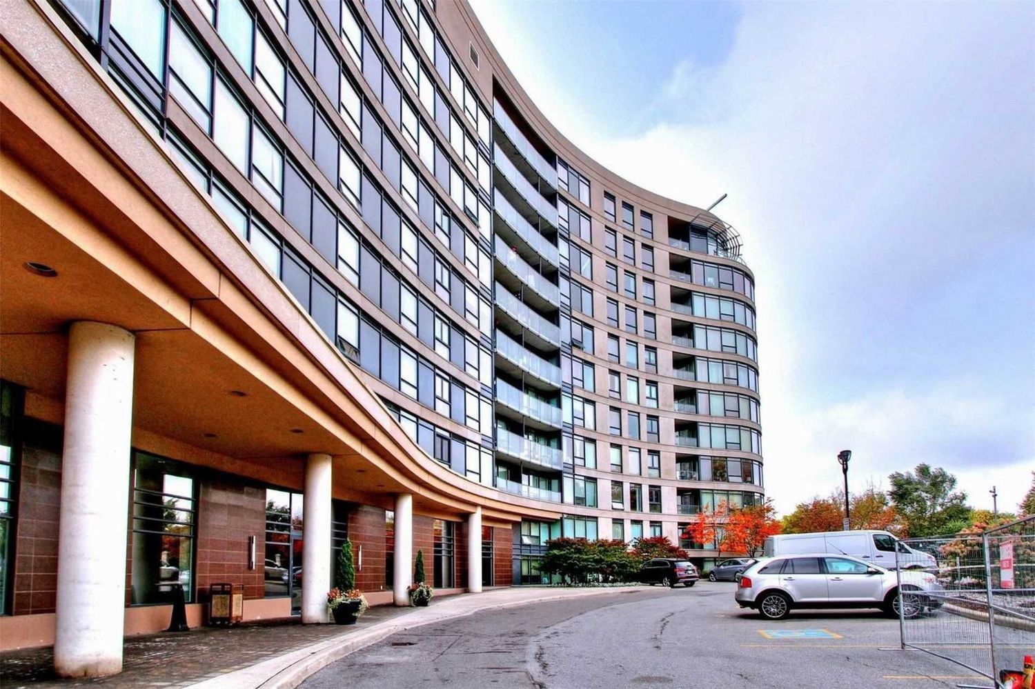 18 Valley Woods Road. Bellair Gardens Condos is located in  North York, Toronto - image #3 of 3