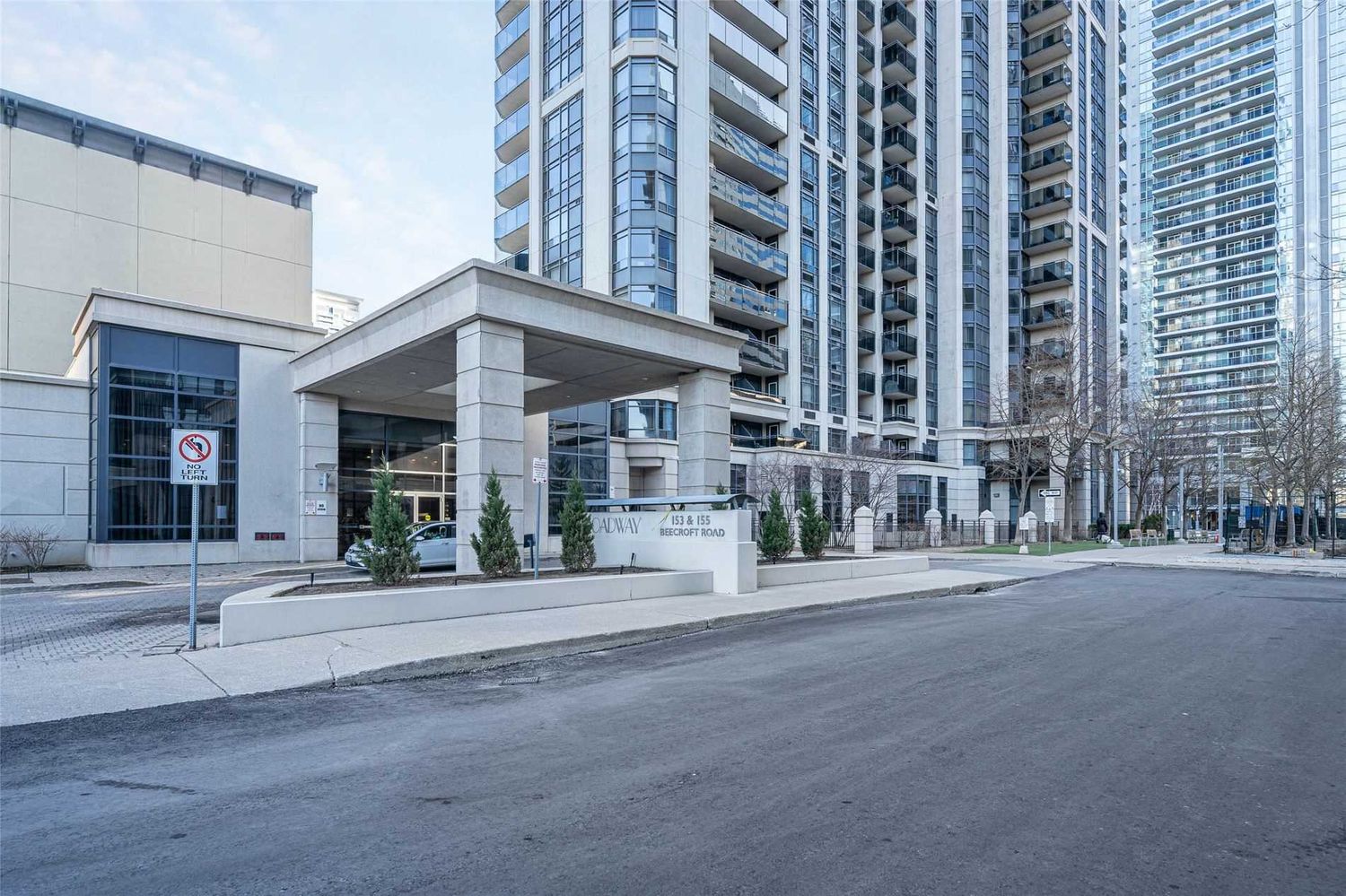 155 Beecroft Road. Broadway II Residences is located in  North York, Toronto - image #2 of 2