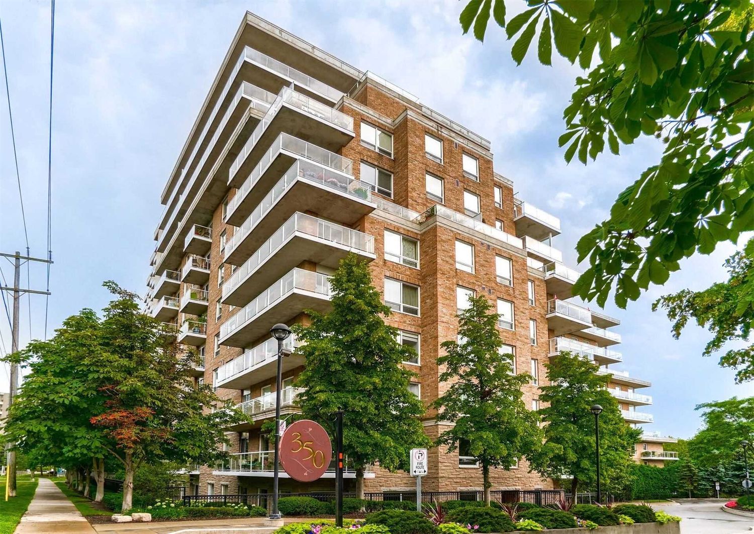 350 Mill Road. Chestnut Place Condos is located in  Etobicoke, Toronto - image #1 of 2