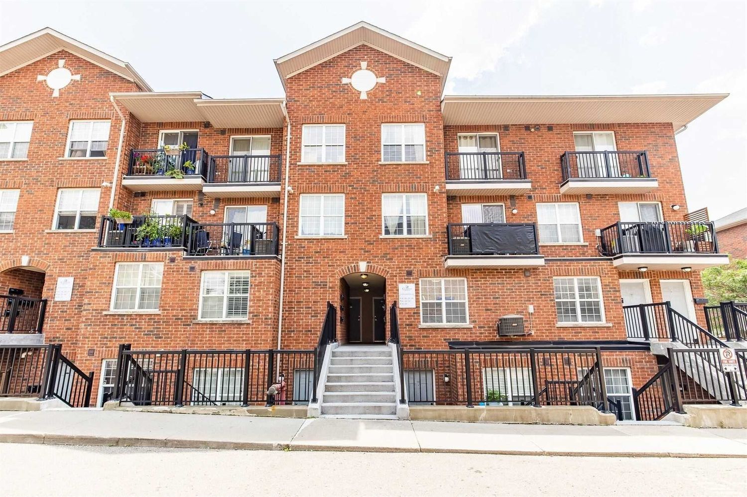 15-45 Strangford Lane. Clairlea Gardens Townhomes is located in  Scarborough, Toronto - image #2 of 2