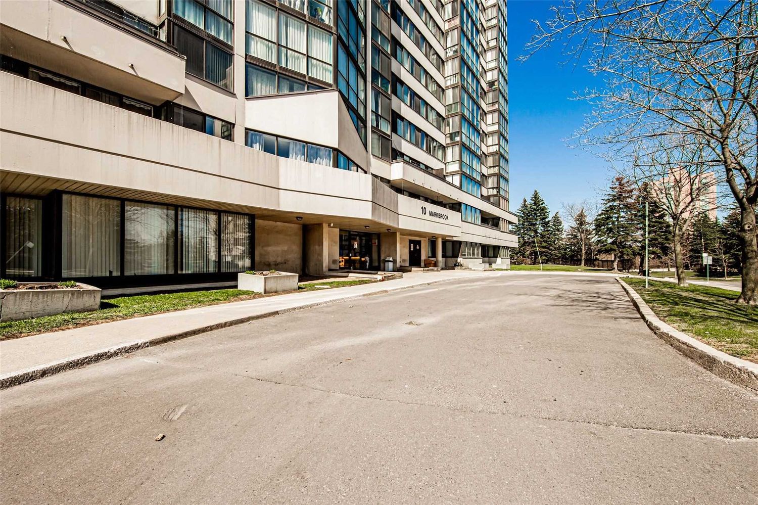 10 Markbrook Lane. Consulate I Condos is located in  Etobicoke, Toronto - image #2 of 3
