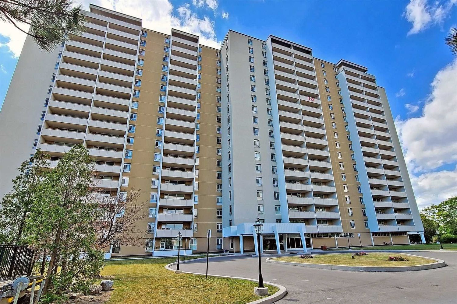 2550 Pharmacy Avenue. Corinthian Towers Condos is located in  Scarborough, Toronto - image #1 of 2