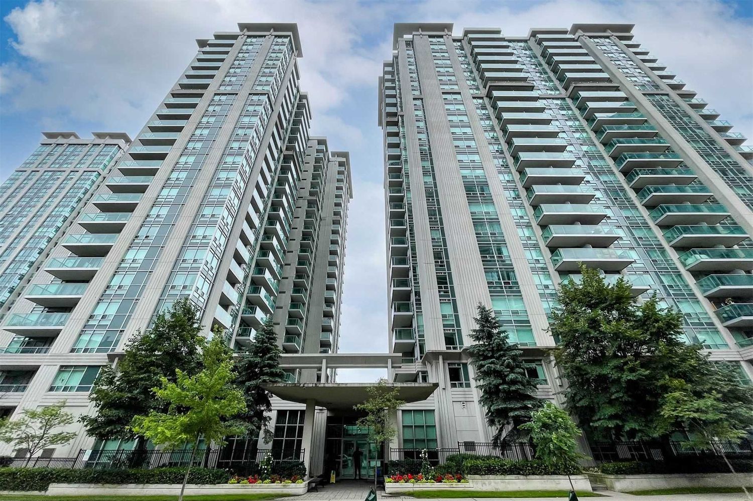 31 Bales Avenue. Cosmo II Residences is located in  North York, Toronto - image #2 of 2