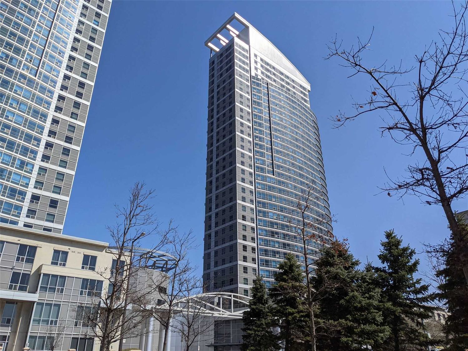 38 Lee Centre Drive. Ellipse - East Tower Condos is located in  Scarborough, Toronto - image #1 of 2