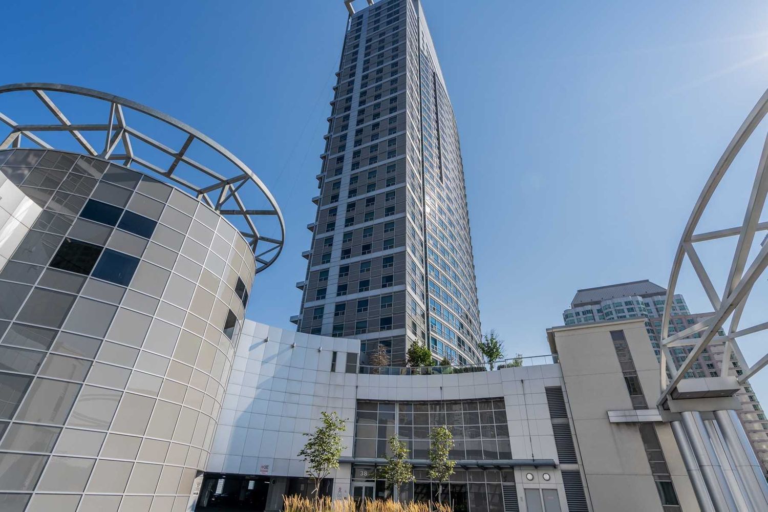 38 Lee Centre Drive. Ellipse - East Tower Condos is located in  Scarborough, Toronto - image #2 of 2