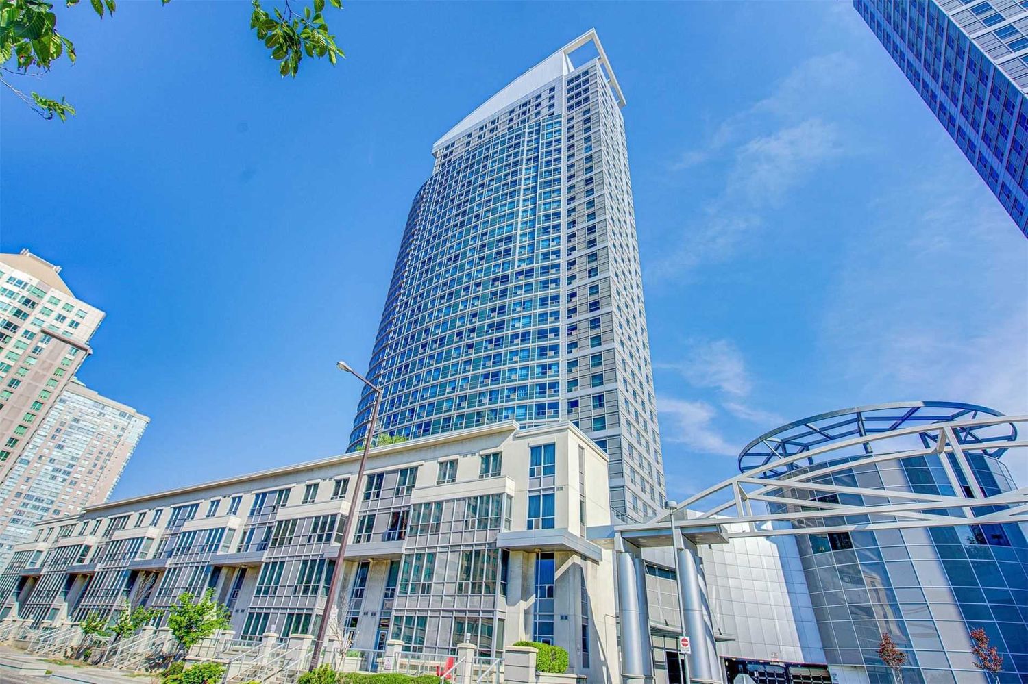 36 Lee Centre Drive. Ellipse - West Tower Condos is located in  Scarborough, Toronto - image #2 of 2