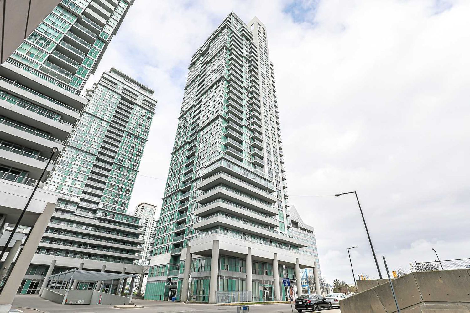 70 Town Centre Court. EQ1 Condos is located in  Scarborough, Toronto - image #1 of 2