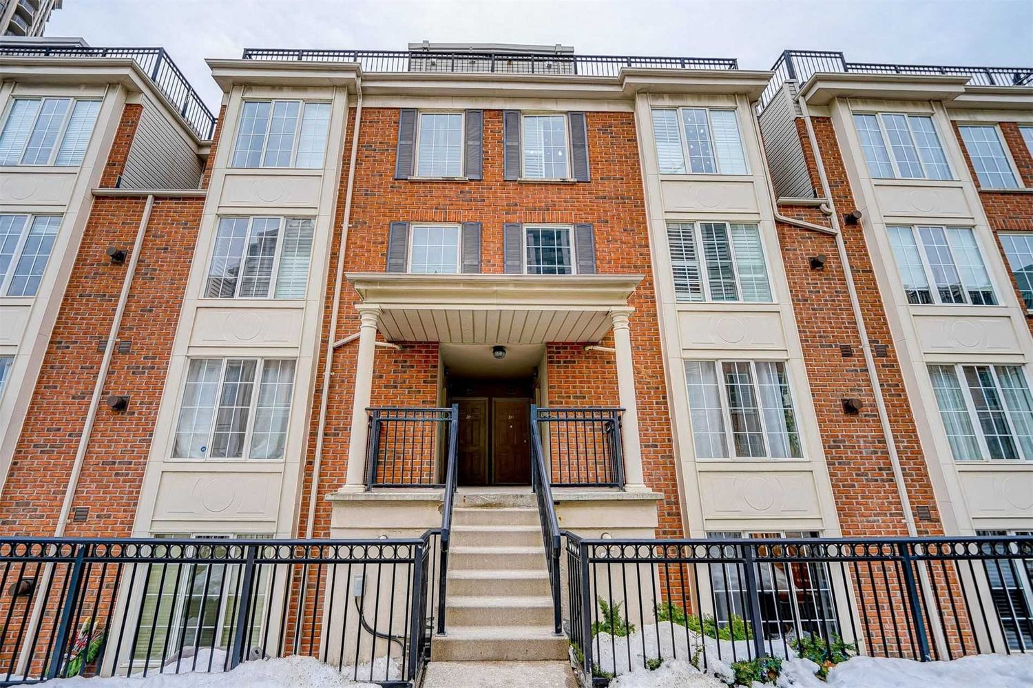 3 Everson Drive. Everson Townhomes is located in  North York, Toronto - image #1 of 2