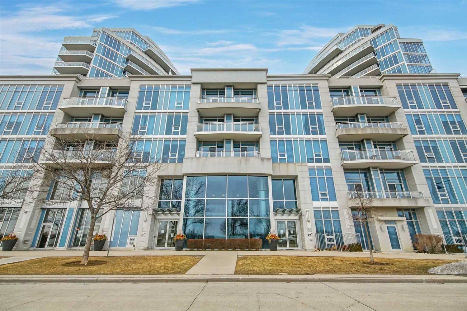 58 Marine Parade Drive. Explorer At Waterview Condos is located in  Etobicoke, Toronto - image #3 of 3