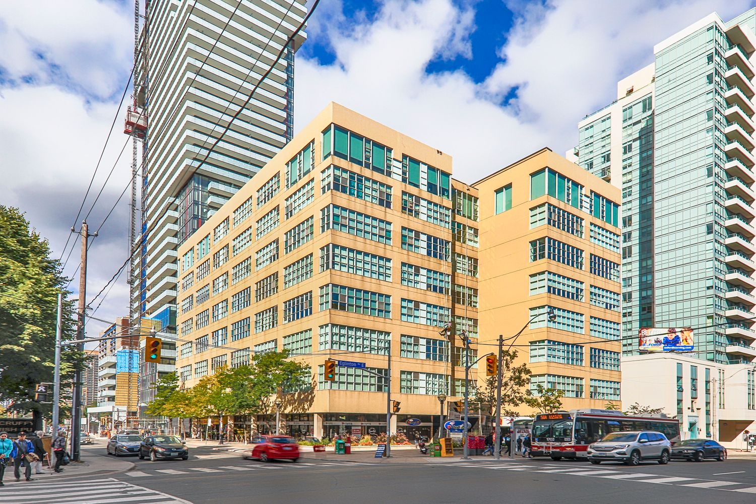 188 Eglinton Avenue E. SoHo Lofts is located in  Midtown, Toronto - image #1 of 6