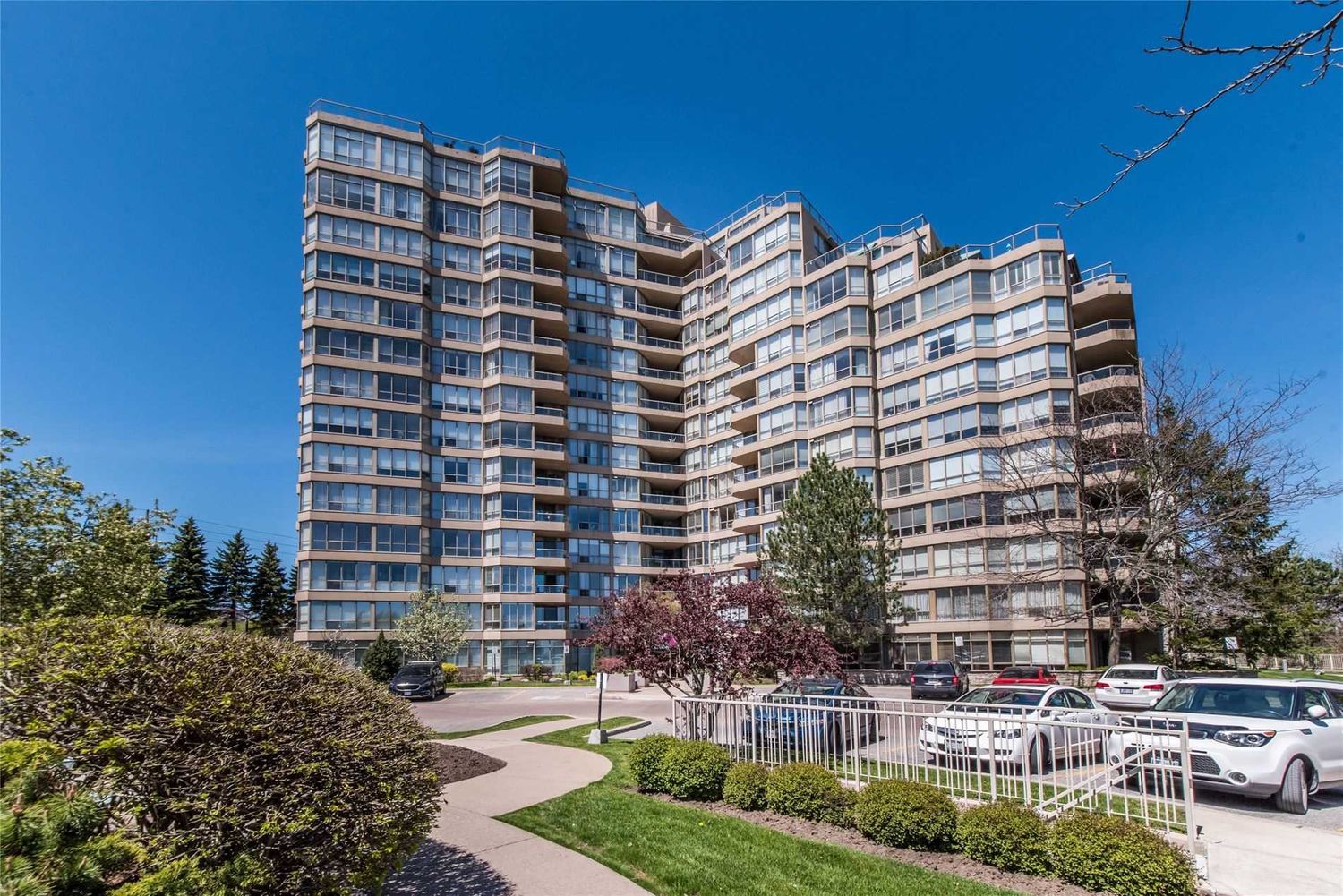 20 Guildwood Parkway. Gates of Guildwood Condos is located in  Scarborough, Toronto - image #1 of 2