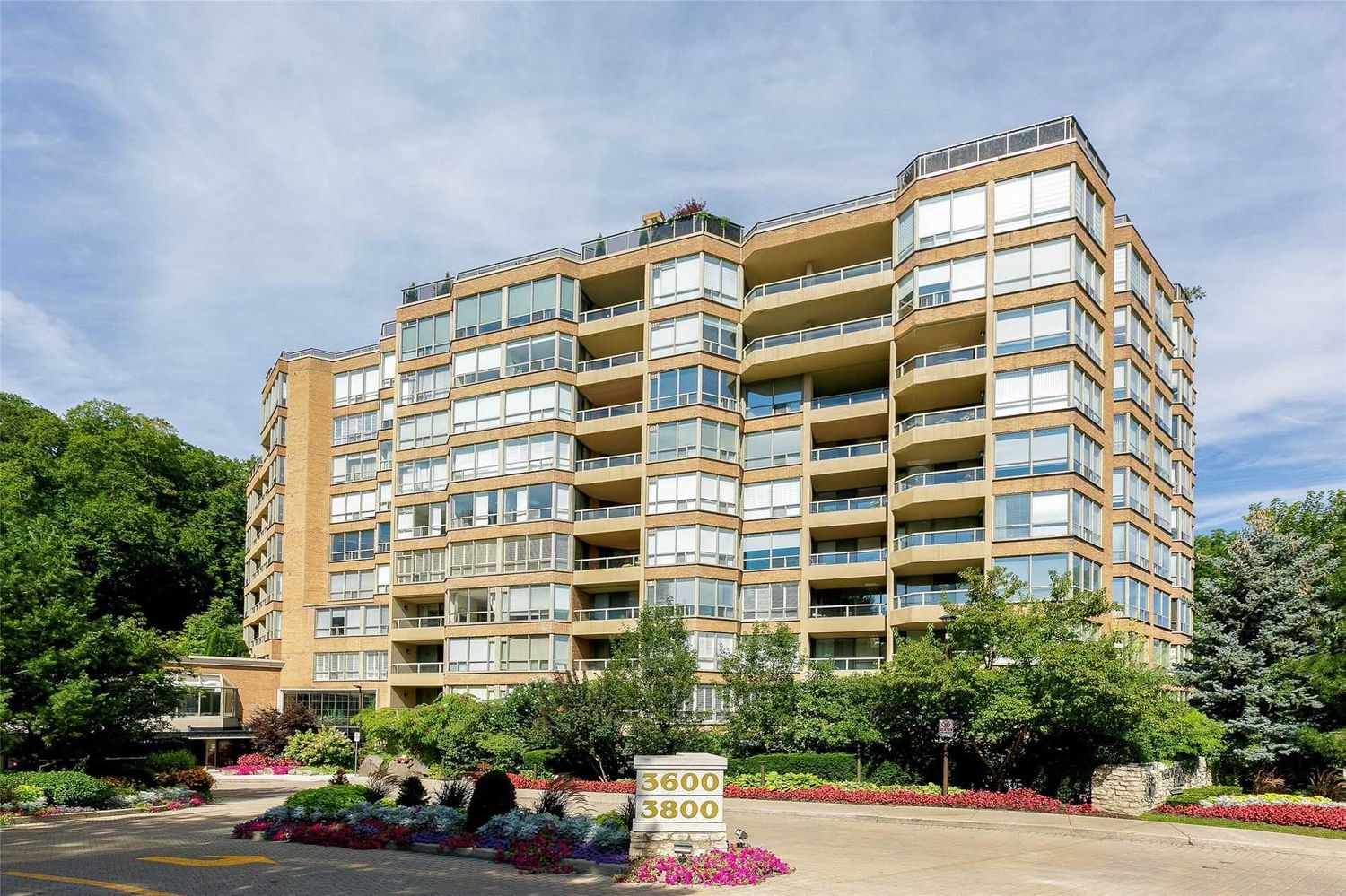 3800 Yonge Street. Governor's Hill I Condos is located in  North York, Toronto - image #2 of 3