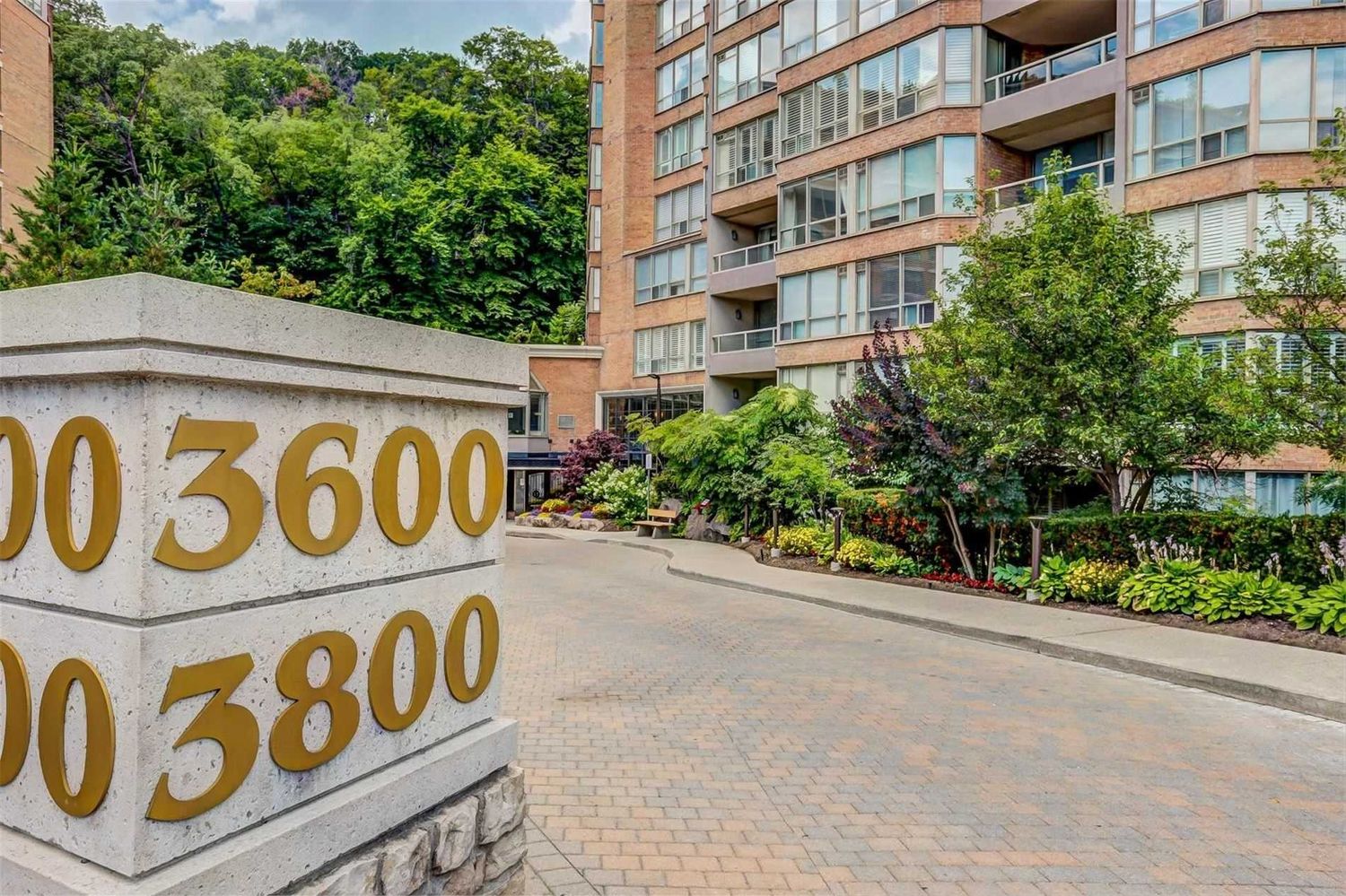 3800 Yonge Street. Governor's Hill I Condos is located in  North York, Toronto - image #3 of 3