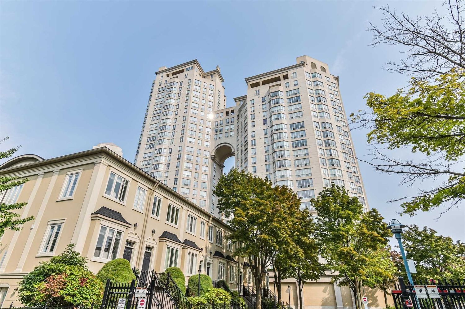 2285 Lake Shore Boulevard W. Grand Harbour Condos is located in  Etobicoke, Toronto - image #1 of 2