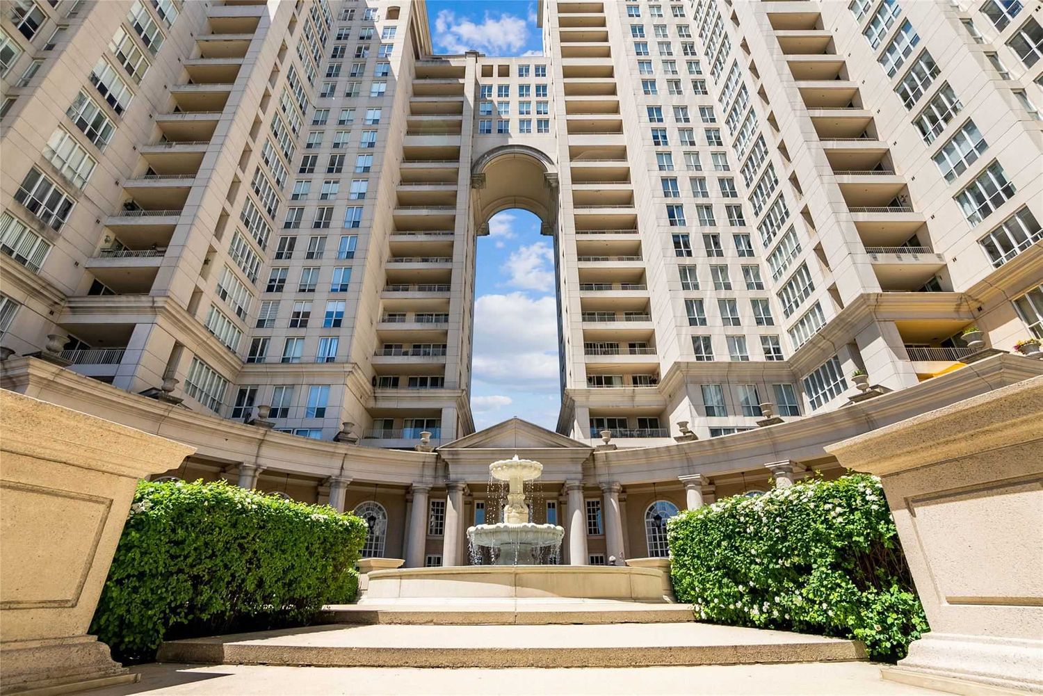 2285 Lake Shore Boulevard W. Grand Harbour Condos is located in  Etobicoke, Toronto - image #2 of 2