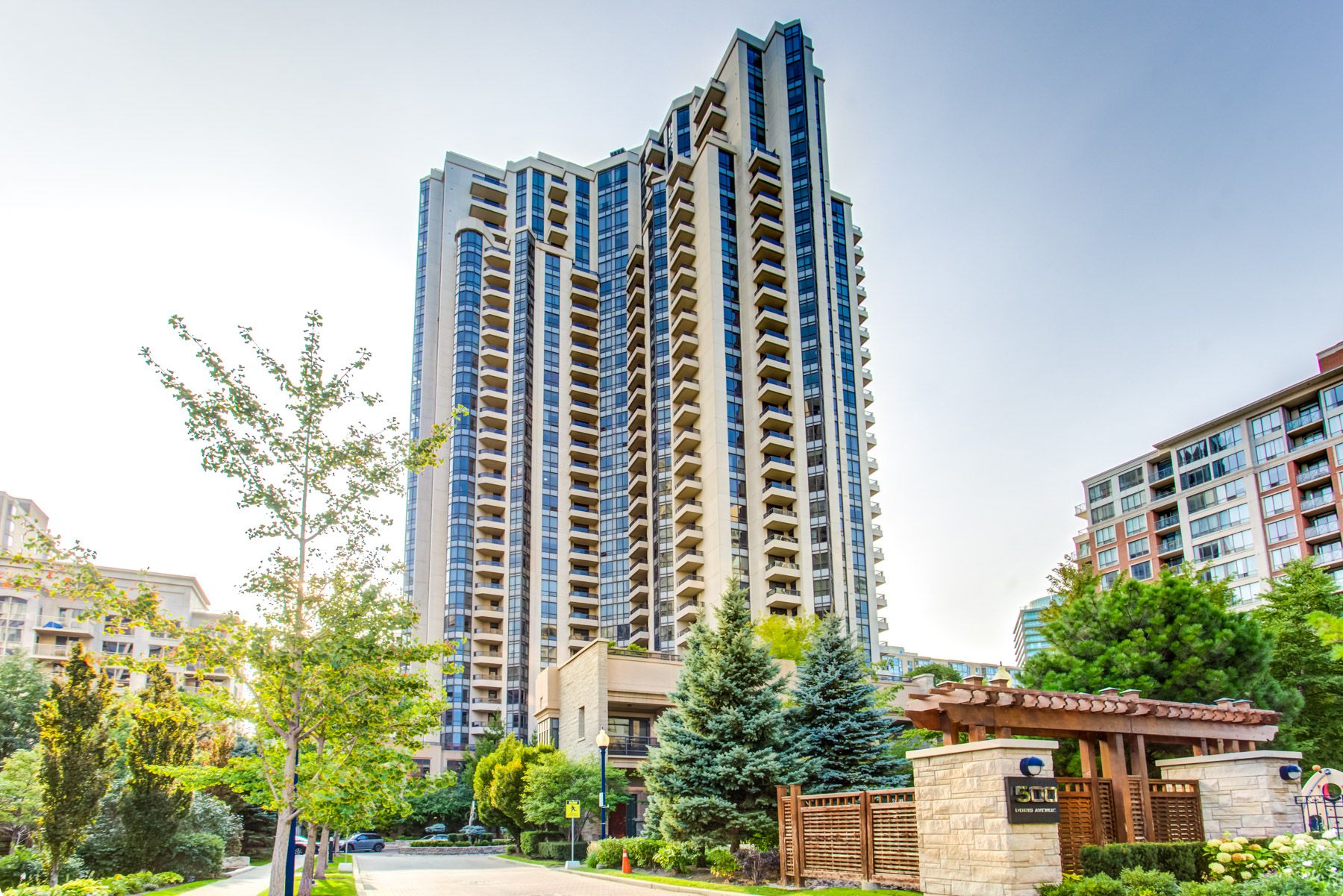500 Doris Ave Grand Triomphe II Condos 8 Condos for Sale & 1 Unit for Rent strata.ca