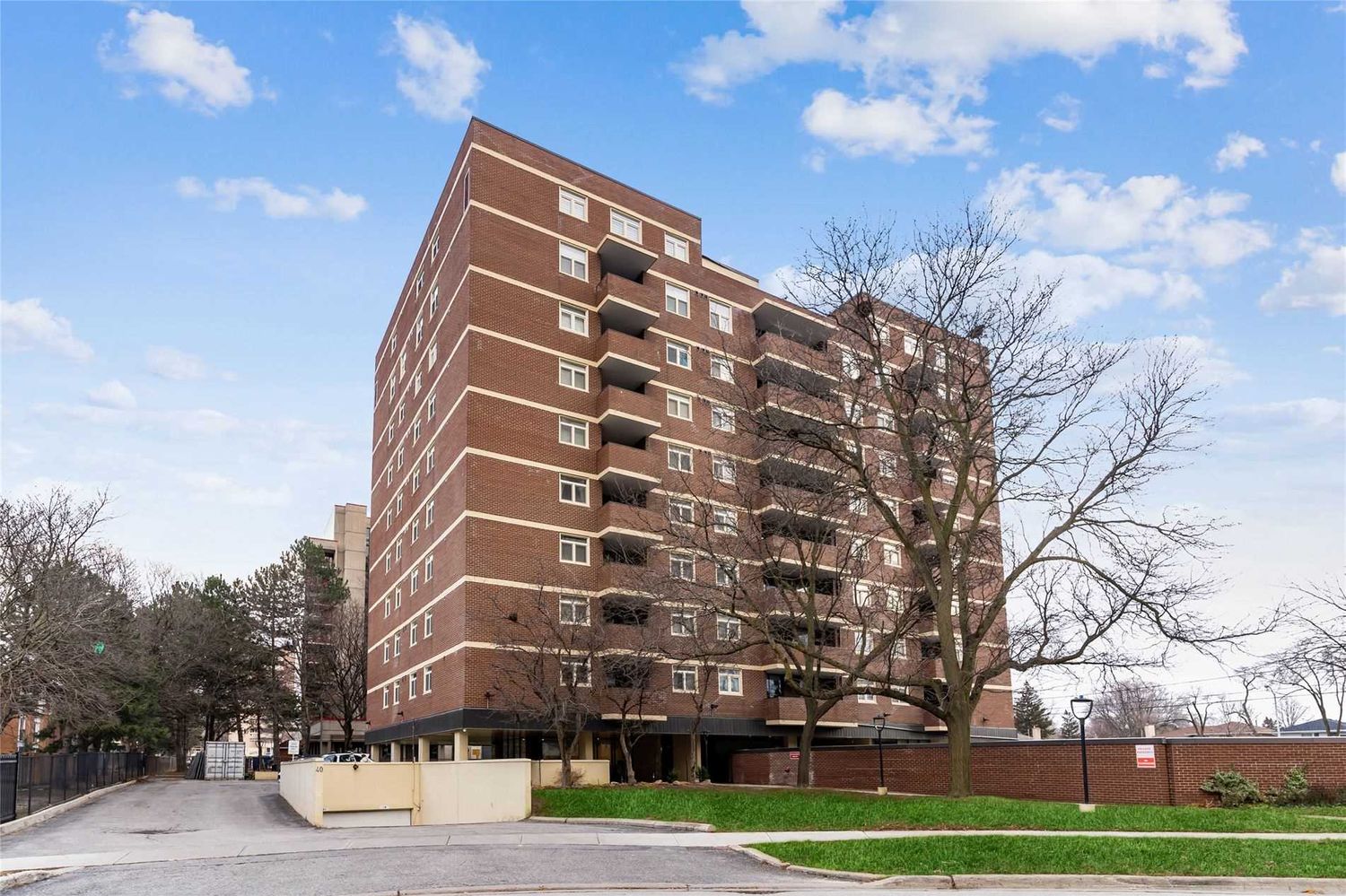 40 Chichester Place. Heather Court Condos is located in  Scarborough, Toronto - image #1 of 2