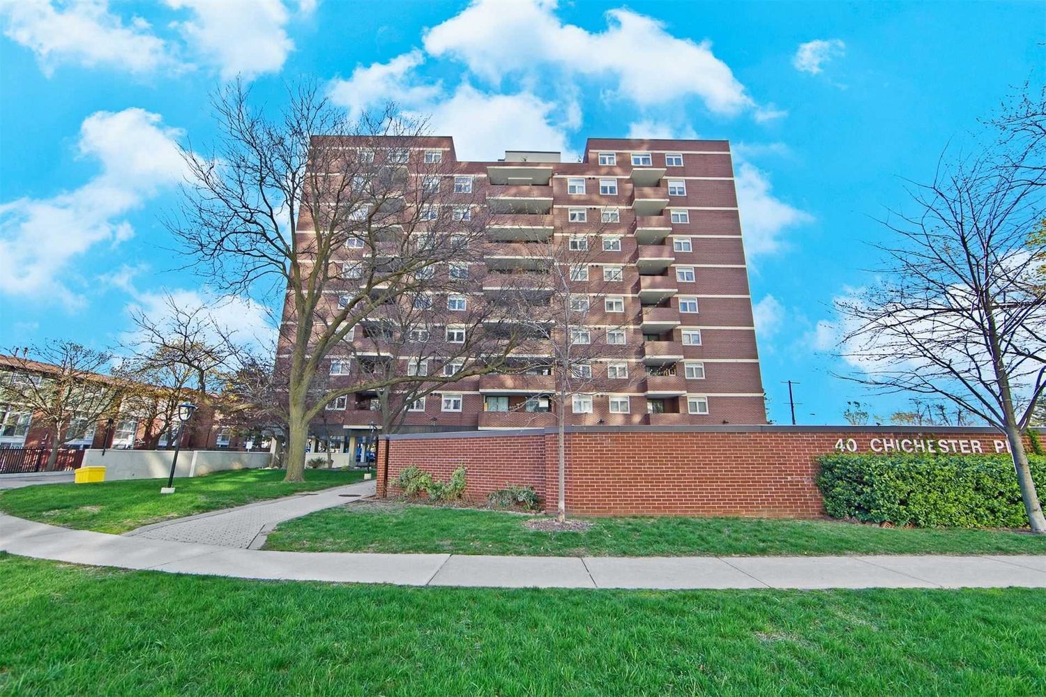 40 Chichester Place. Heather Court Condos is located in  Scarborough, Toronto - image #2 of 2
