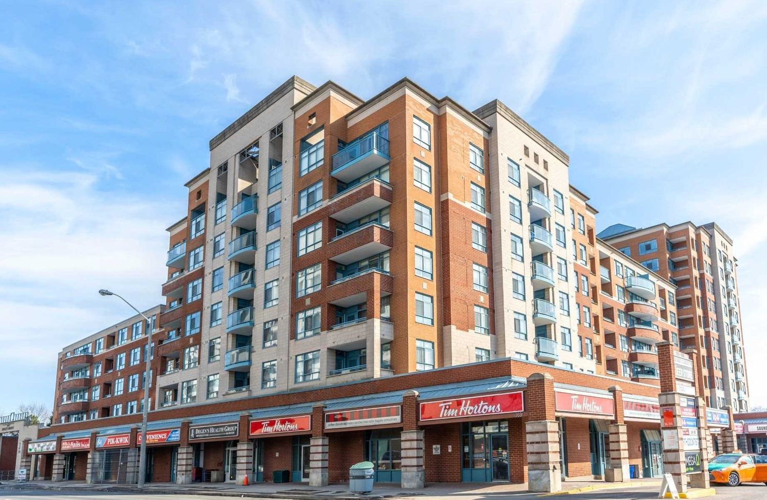 1091 Kingston Road. Henley Gardens Condos is located in  Scarborough, Toronto - image #1 of 2