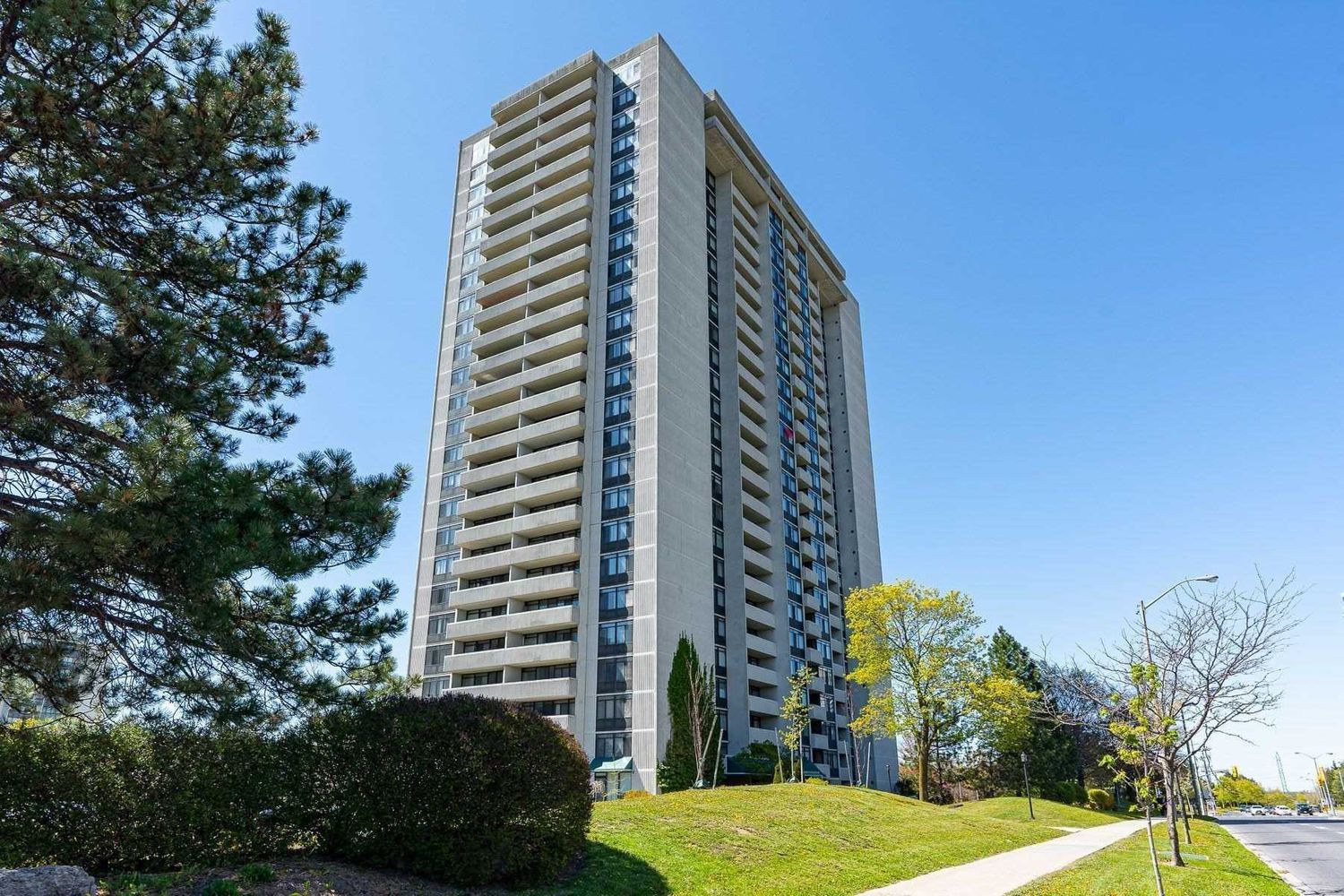 3300 Don Mills Rd. This condo at High Point Condos is located in  North York, Toronto - image #1 of 2 by Strata.ca