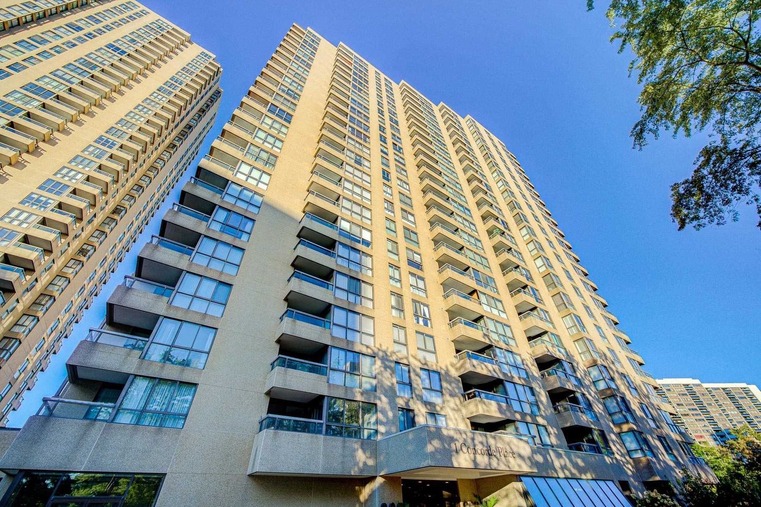 1 Concorde Place. Highgate Condos is located in  North York, Toronto - image #2 of 3