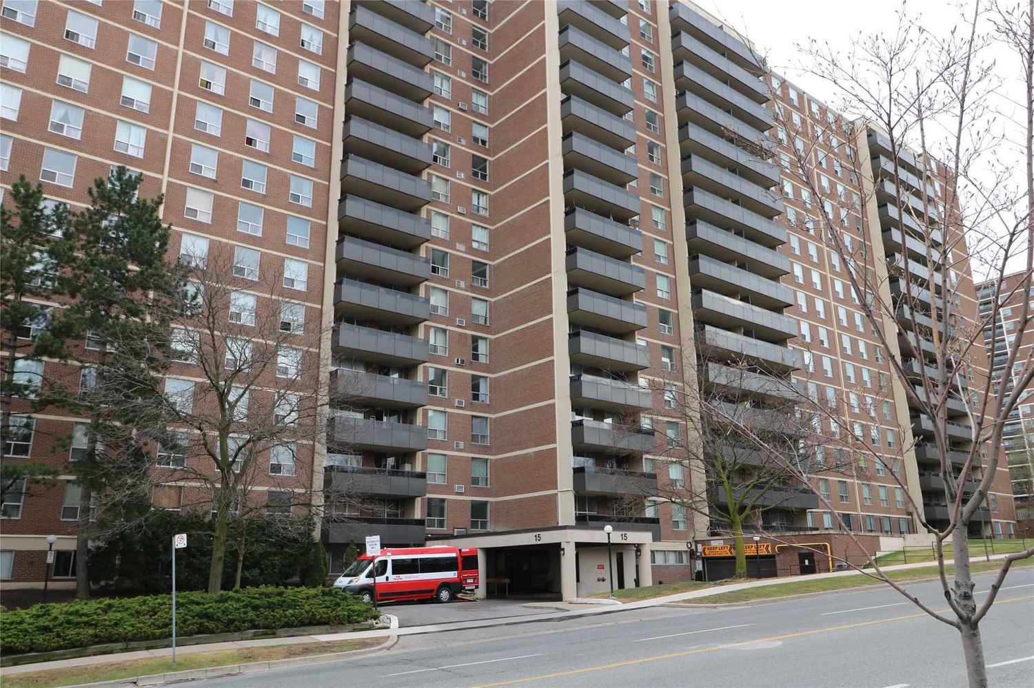15 La Rose Avenue. Humber Hill Towers Condos is located in  Etobicoke, Toronto - image #2 of 2