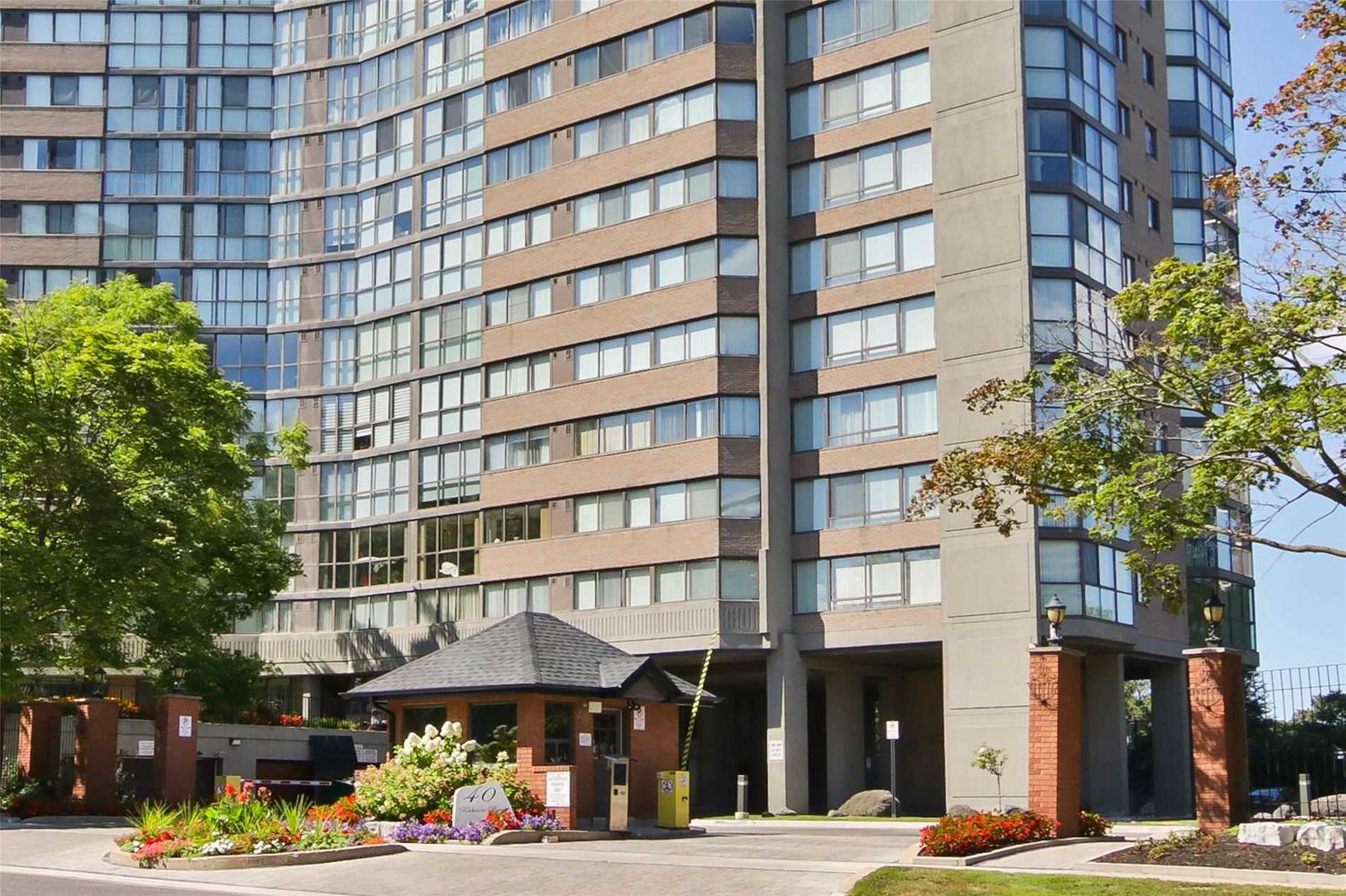 40 Richview Road. Humberview Heights Condos is located in  Etobicoke, Toronto - image #3 of 3