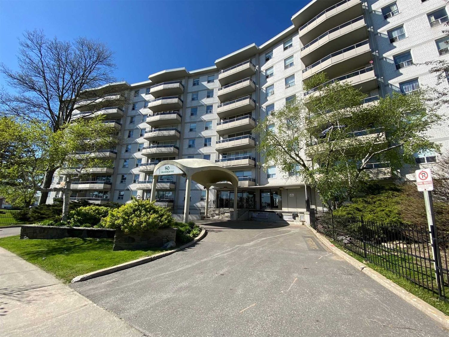 10-80 Grandravine Drive. Keele Ravine Condominiums is located in  North York, Toronto - image #1 of 2
