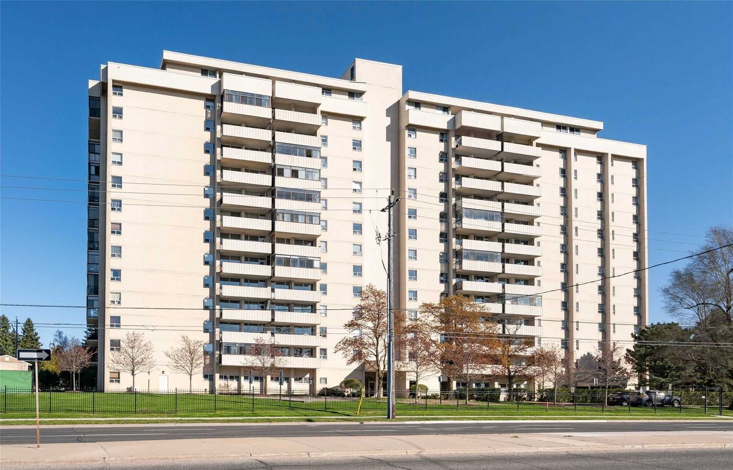 3311 Kingston Road. Kingston Heights Condos is located in  Scarborough, Toronto - image #1 of 2