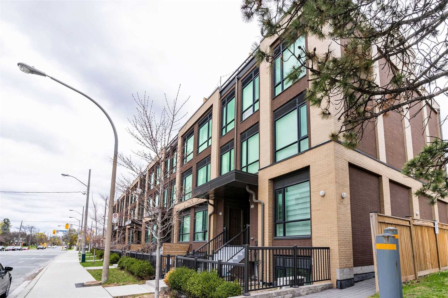 639 Lawrence Avenue W. LA Courtyards Townhomes is located in  North York, Toronto - image #1 of 2