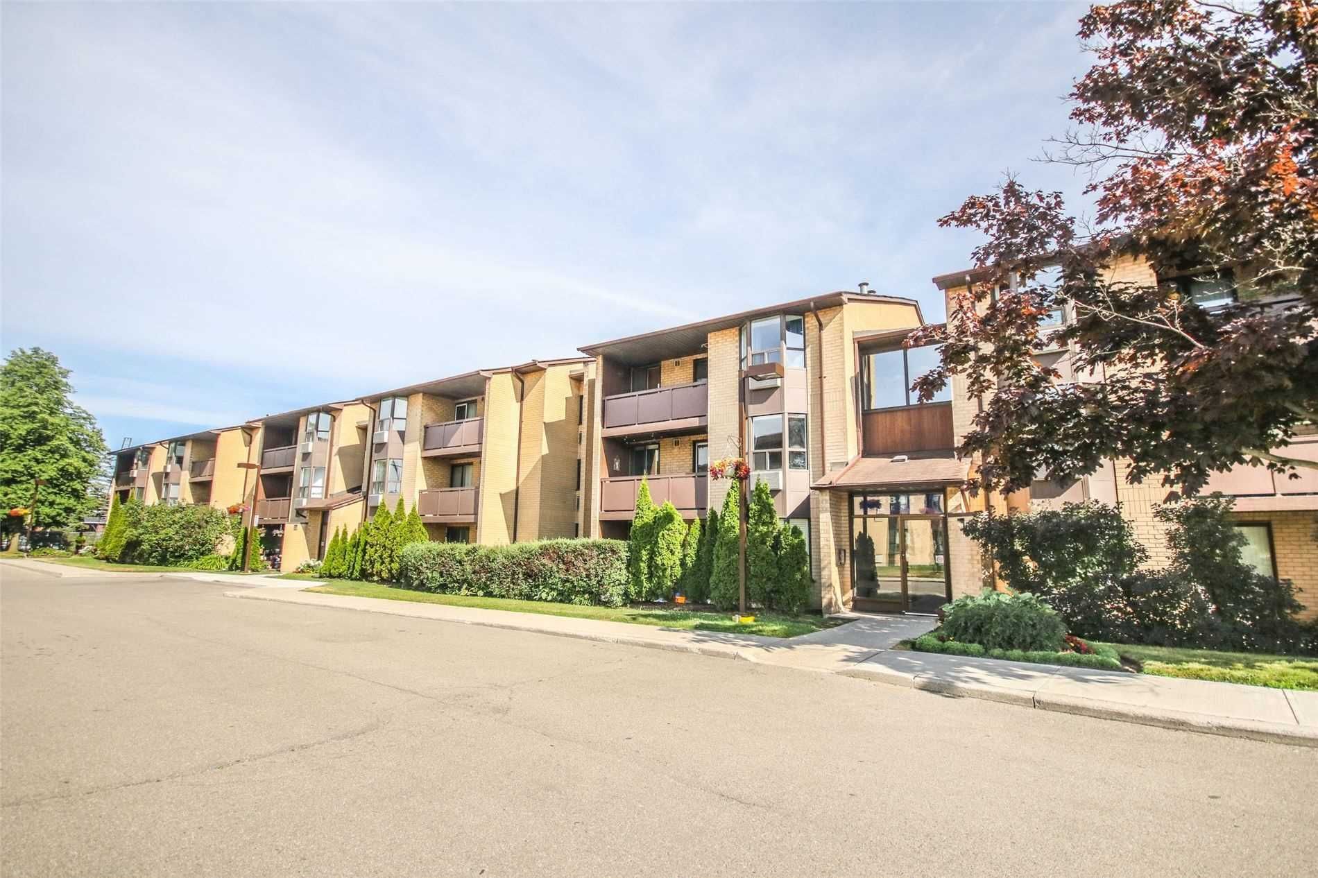 3841 Lake Shore Blvd W Lakeshore Park Estates II Condos 2 Beds 1