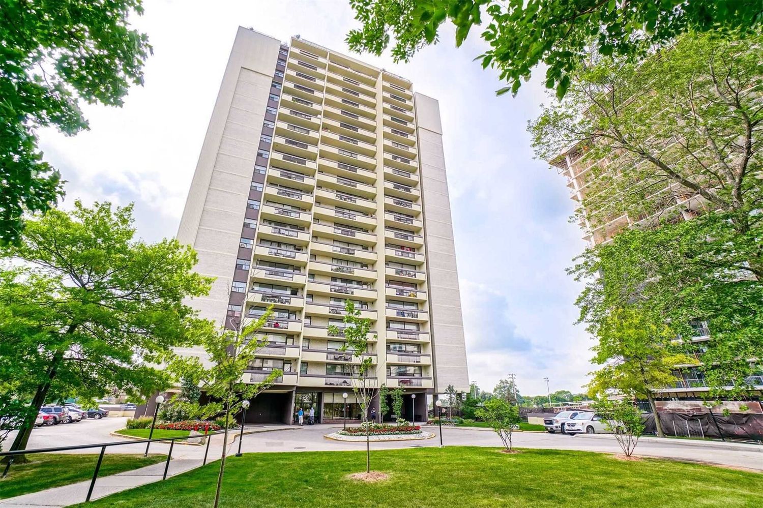 1455 Lawrence Avenue W. Lawrence Square Condos is located in  North York, Toronto - image #1 of 3