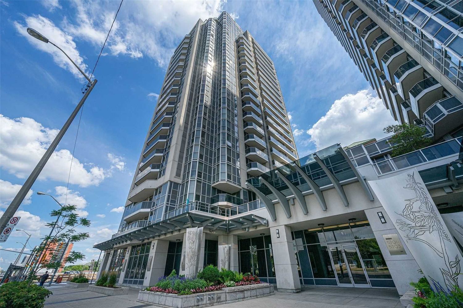 5793 Yonge Street. Luxe II Condos is located in  North York, Toronto - image #1 of 2