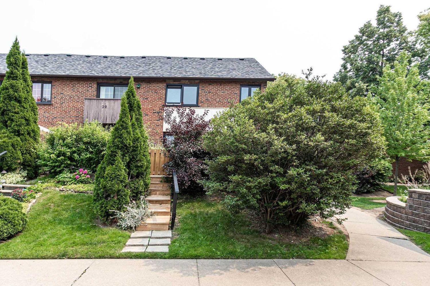 4345 Bloor Street W. Markland Wood Towns is located in  Etobicoke, Toronto - image #2 of 3