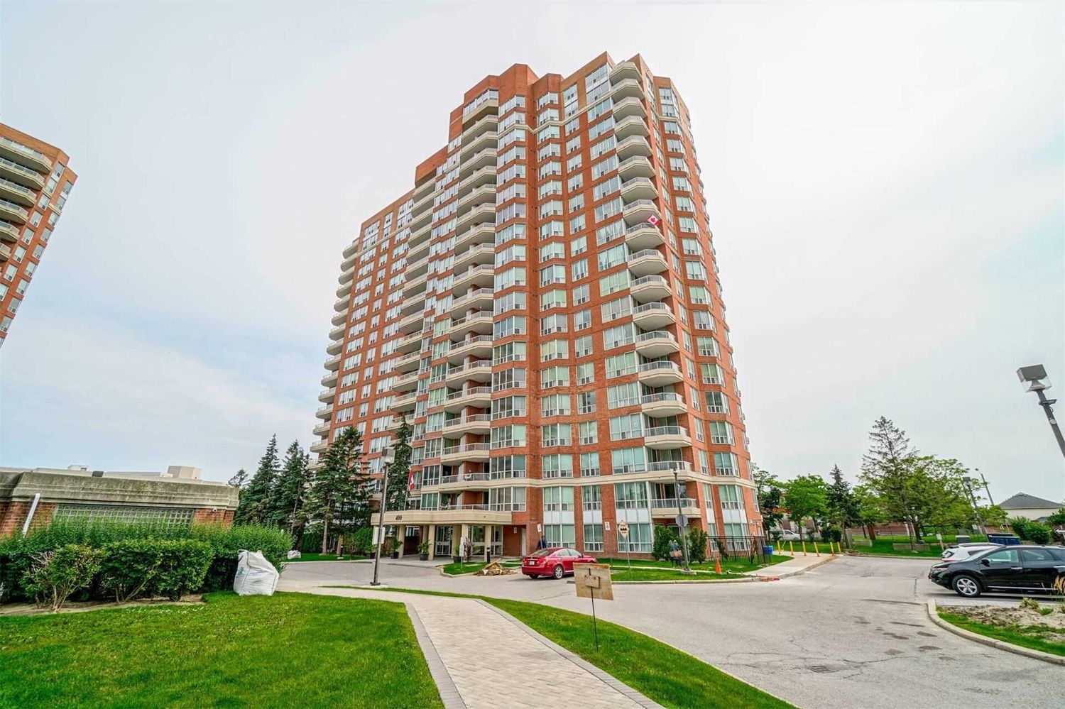 400 Mclevin Avenue. Mayfair on the Green I Condos is located in  Scarborough, Toronto - image #1 of 3